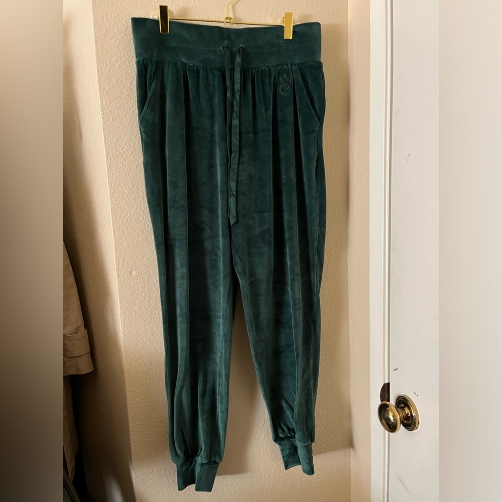 Victoria’s Secret Green Velour Jogger Size M